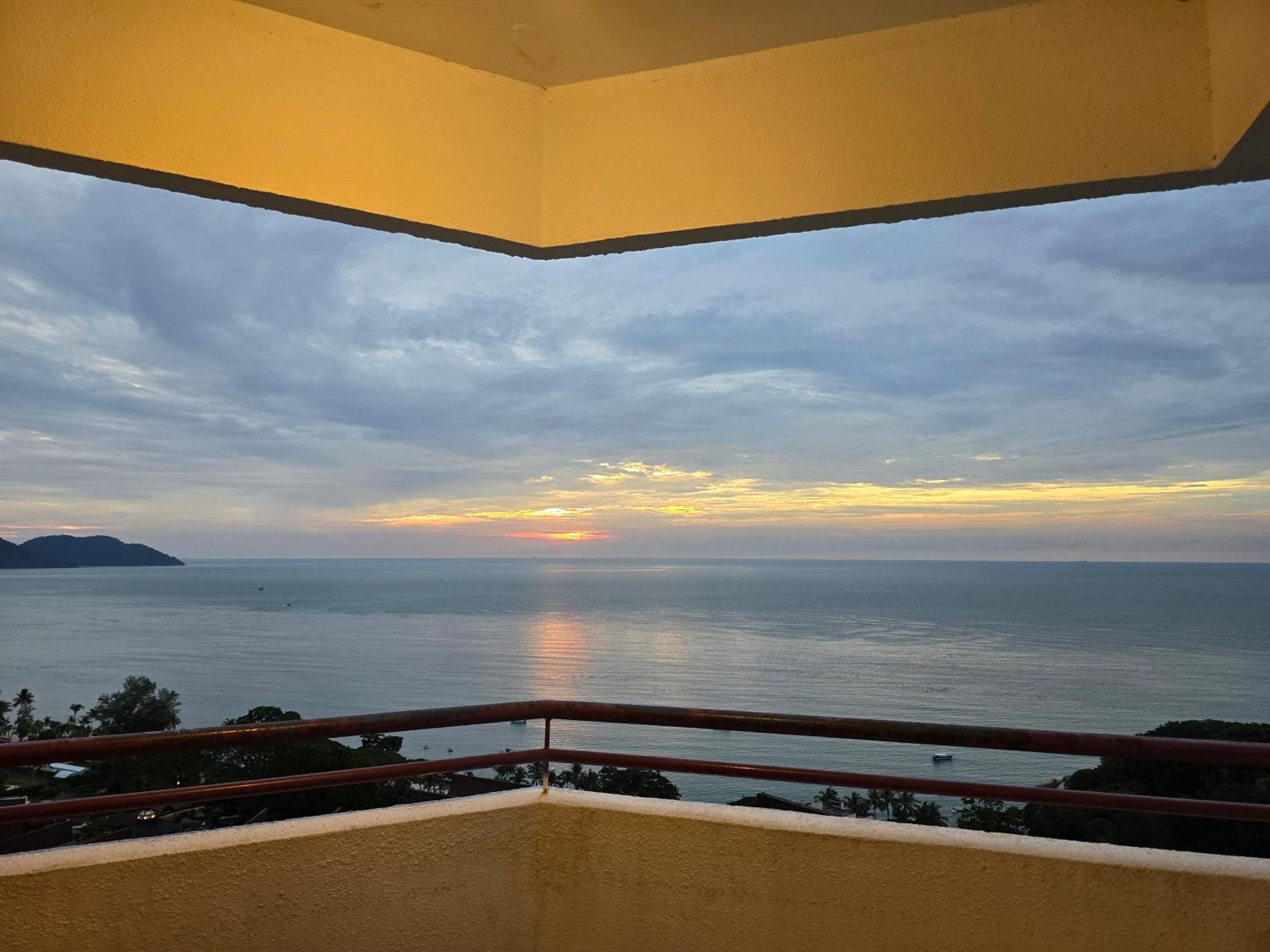 Green Ocean Seaview Apartment Batu Feringgi Dış mekan fotoğraf